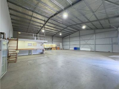 3-BAY INDUSTRIAL WAREHOUSE