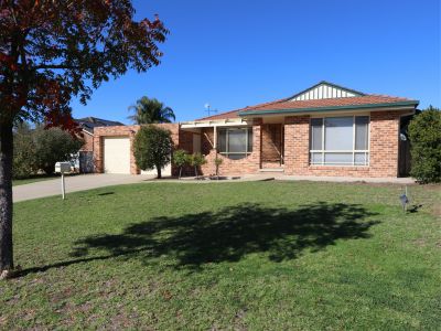 NEAT & TIDY FAMILY HOME IN GLENFIELD PARK!