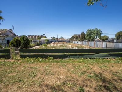 FLAT CORNER BLOCK - FULLY SERVICED - READY TO BUILD!