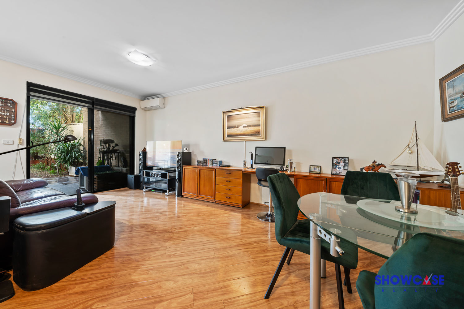 CONTEMPORARY GARDEN RETREAT IN SUPER CONVENIENT LOCATION, 149SQM