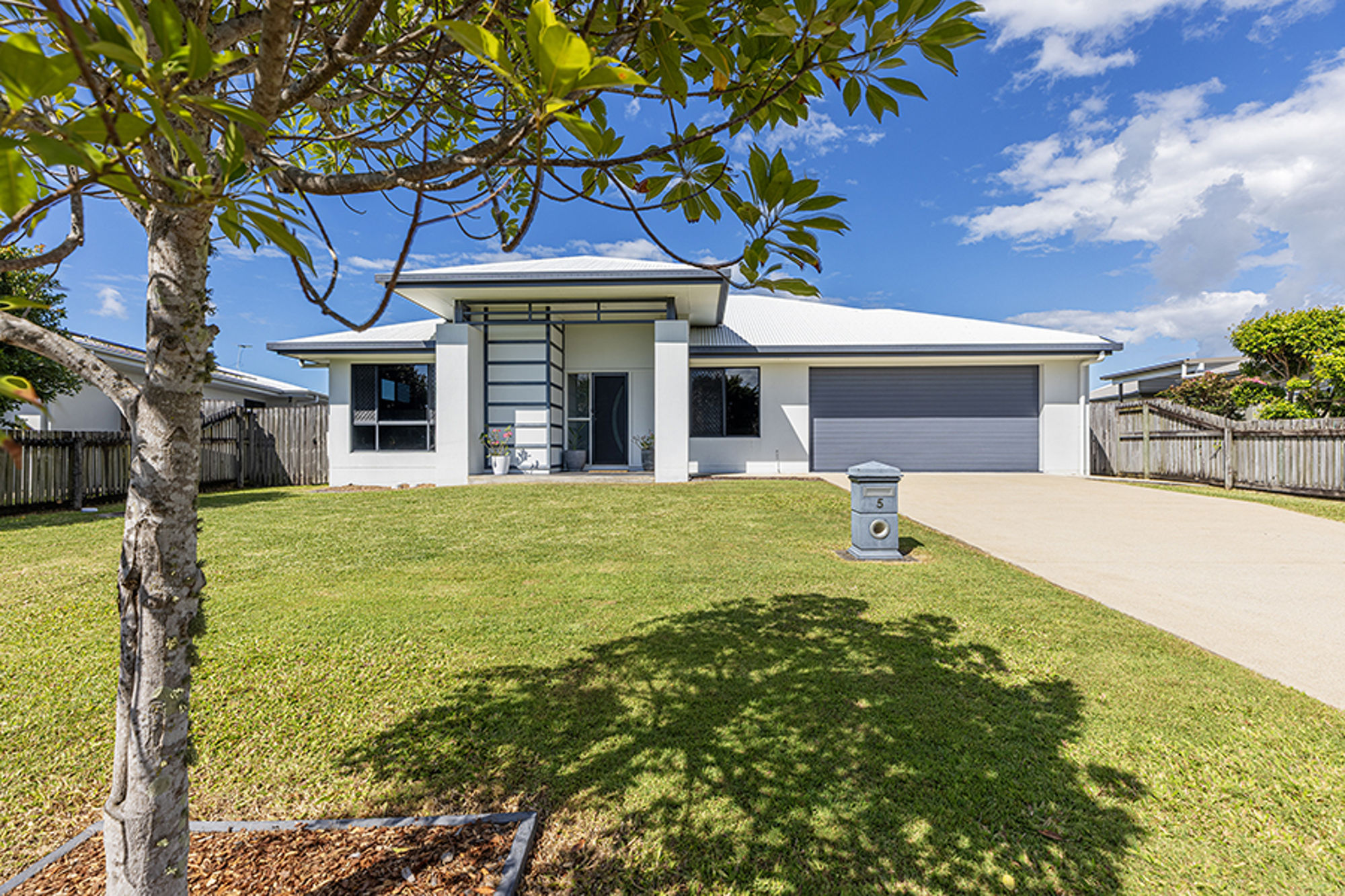PARKSIDE FAMILY LIVING WITH POOL