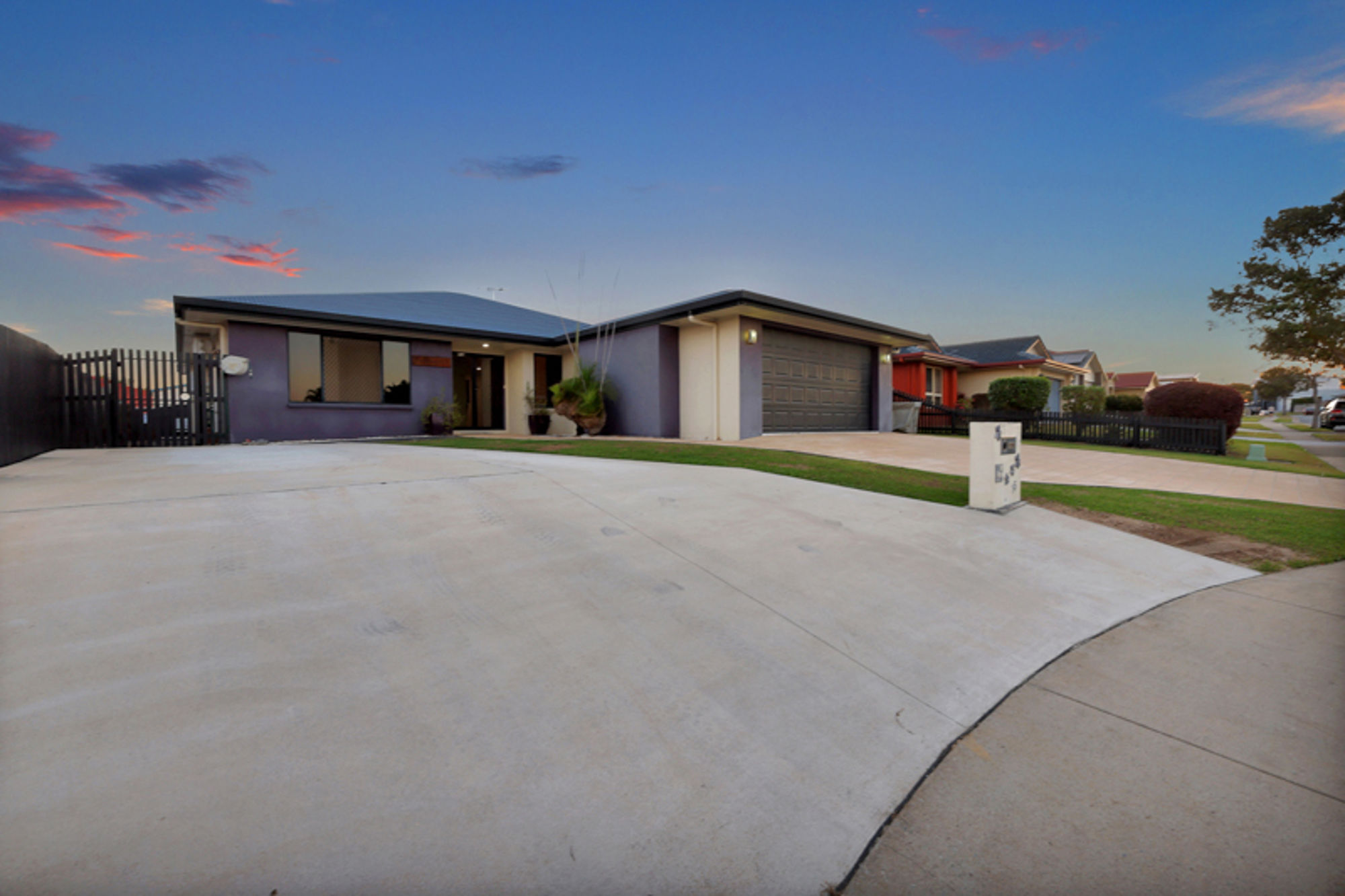 FAMILY LIVING WITH POOL, SHED & ENTERTAINING ALL IN ONE