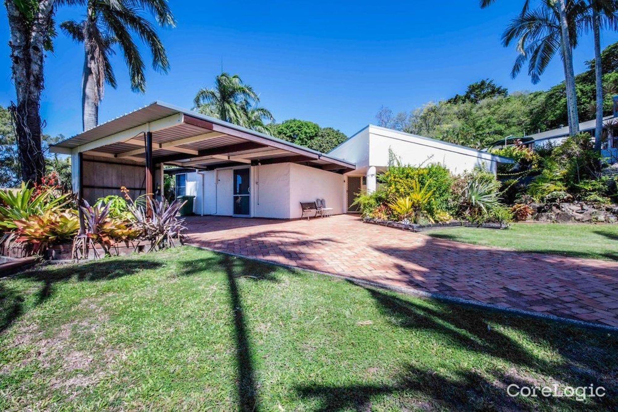 5 BEDROOM HOME IN MOUNT PLEASANT