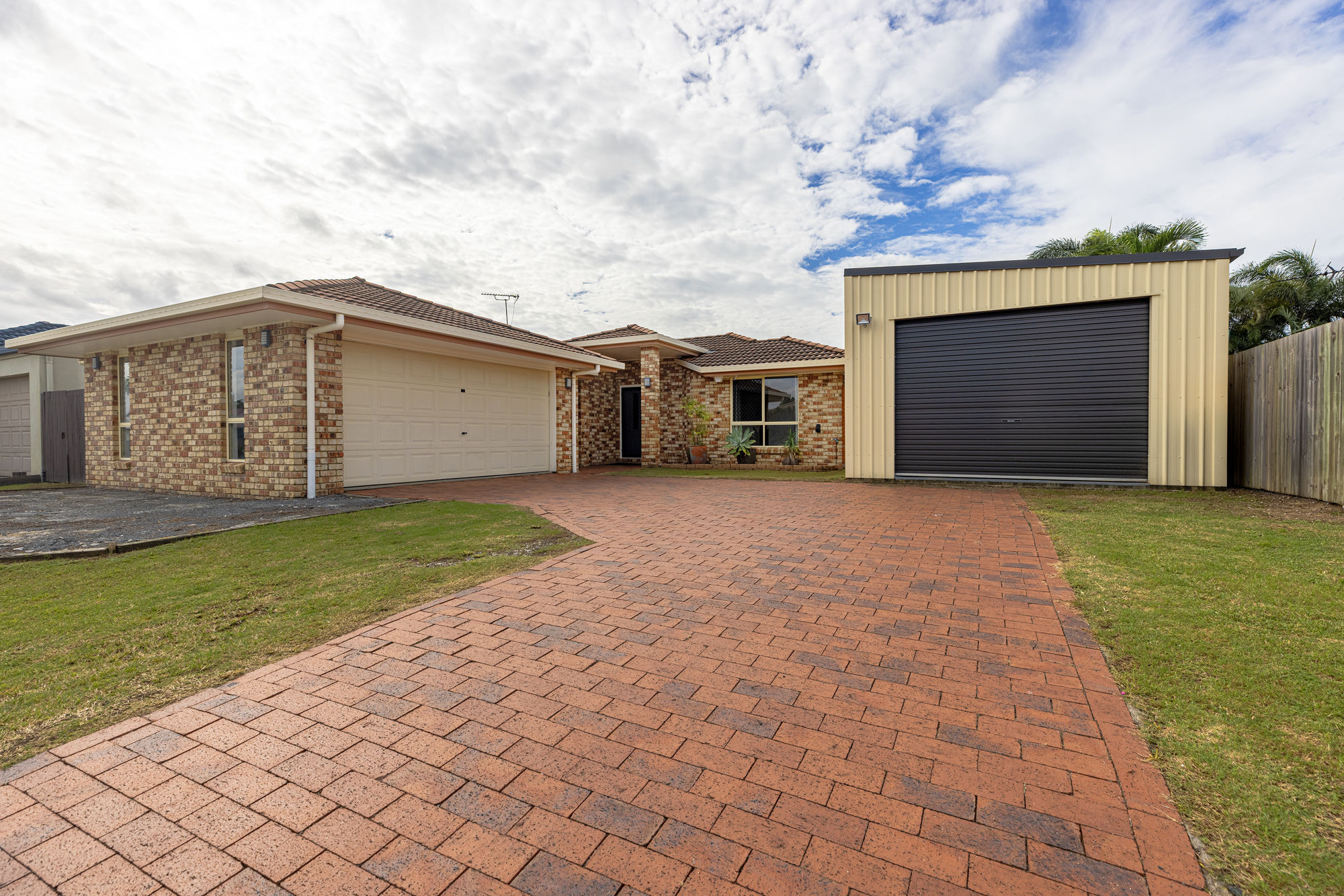 SHED, POOLSIDE LIVING & SPACIOUS FAMILY COMFORT IN PRIME BUCASIA LOCATIONS