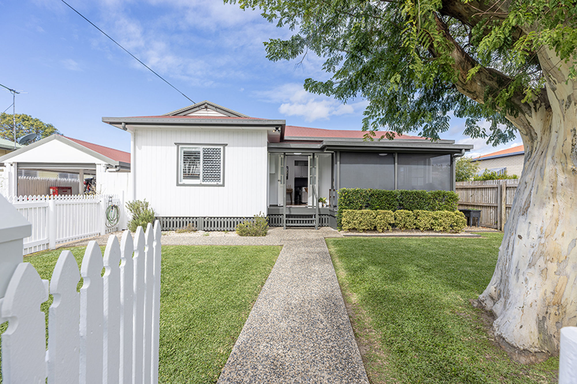CHARACTER COTTAGE, MODERN COMFORT, UNBEATABLE WEST MACKAY LIFESTYLE