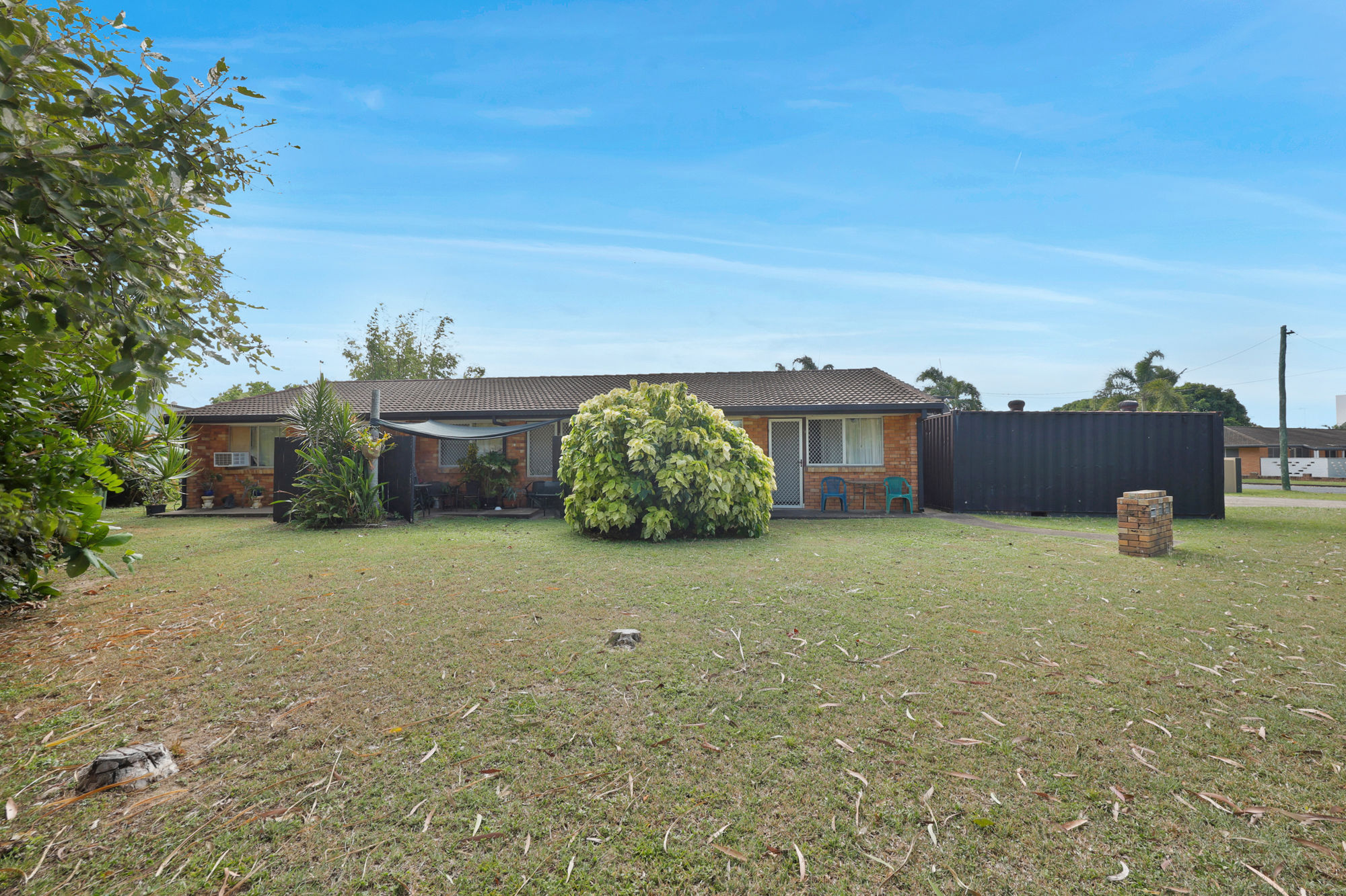 TWO BEDROOM BRICK UNIT IN THE SOUGHT-AFTER BEACHY LOCATION OF EAST MACKAY.