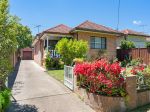 BRICK HOME WITH MODERN GRANNY FLAT - 612SQM HIGH SIDE BLOCK - $1260 PER WEEK RENTAL