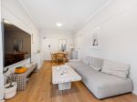 SUPERB TOP FLOOR APARTMENT OVERLOOKING BOTANY BAY