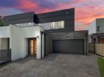 MODERN FAMILY LIVING WITH OUTDOOR ENTERTAINING