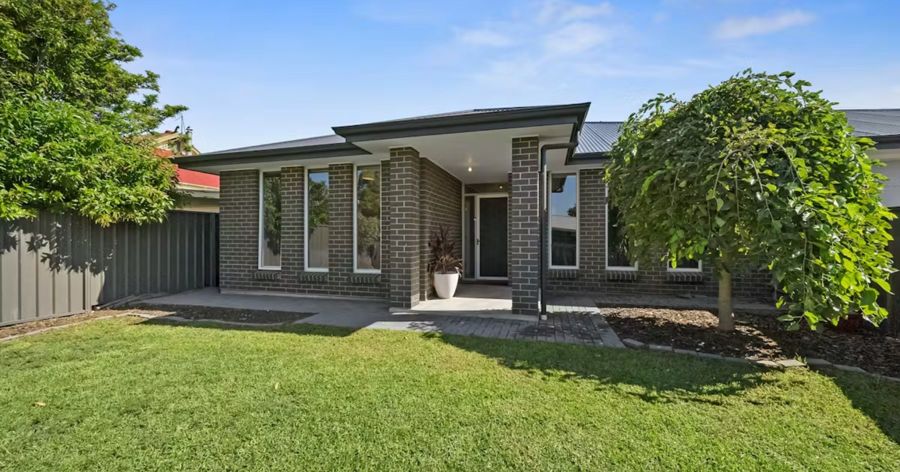 FAMILY HOME IN THE HEART OF THE BRIDGE