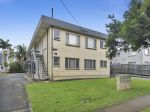 NEAT AND TIDY GROUND FLOOR UNIT IN IDEAL LOCATION