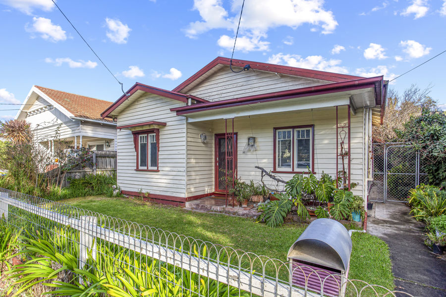 ELEGANT, WEATHERBOARD, READY FOR ITS NEXT CHAPTER!