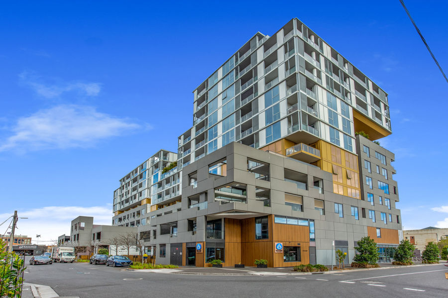 LIGHT, BRIGHT APARTMENT, AMAZING LOCATION!