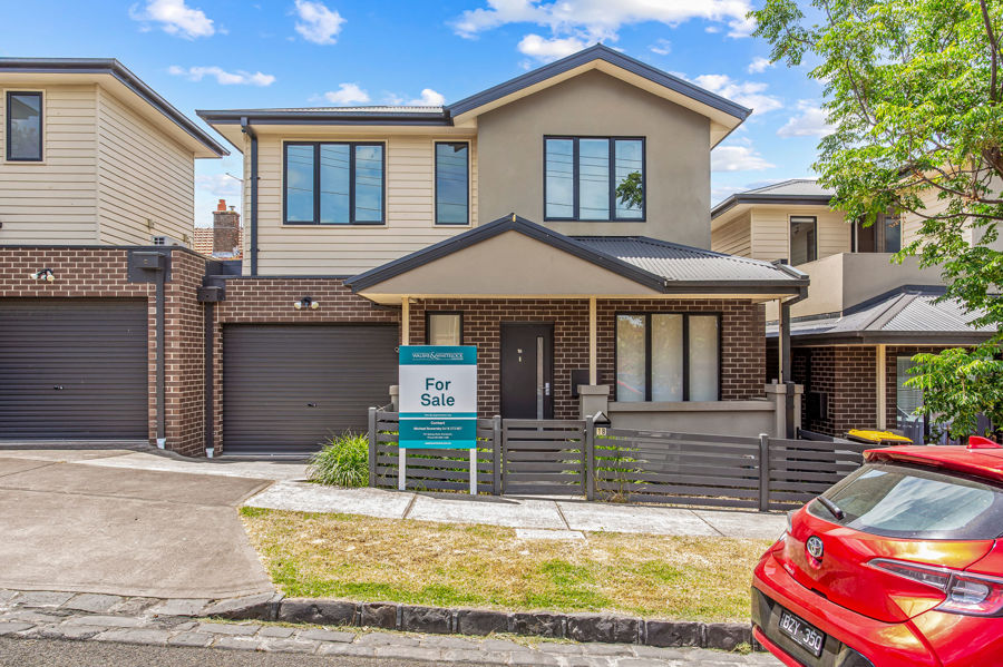 STREET FRONTAGE, NEAT TOWNHOUSE