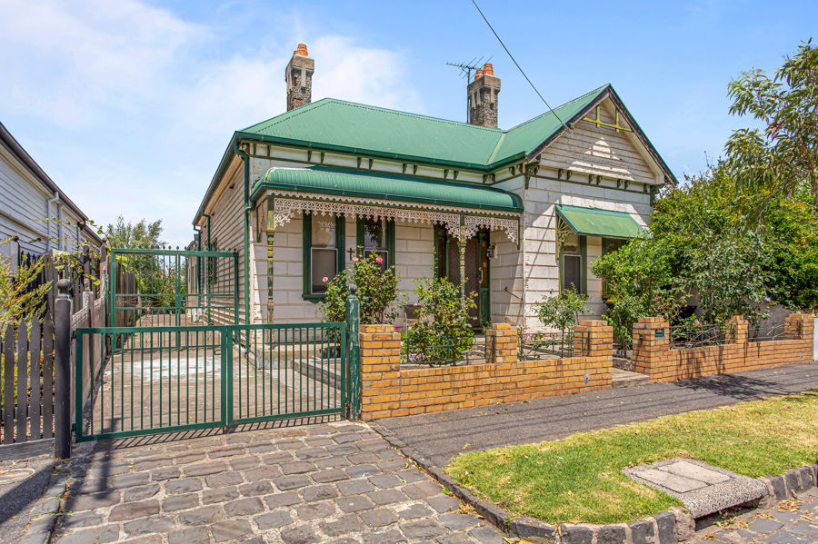 BLOCK FRONTED EDWARDIAN BEAUTY IN PRIME LOCATION!
