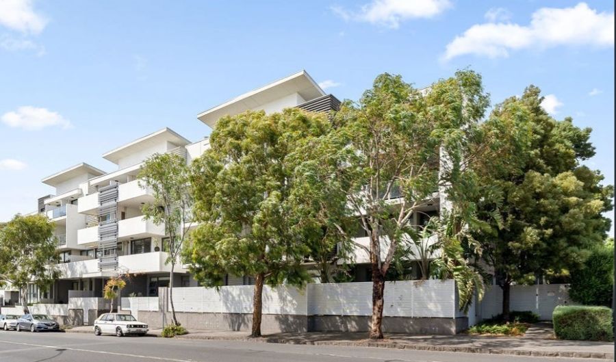 NORTH FACING. COURTYARD. PRIME LOCATION - WHAT A COMBO!