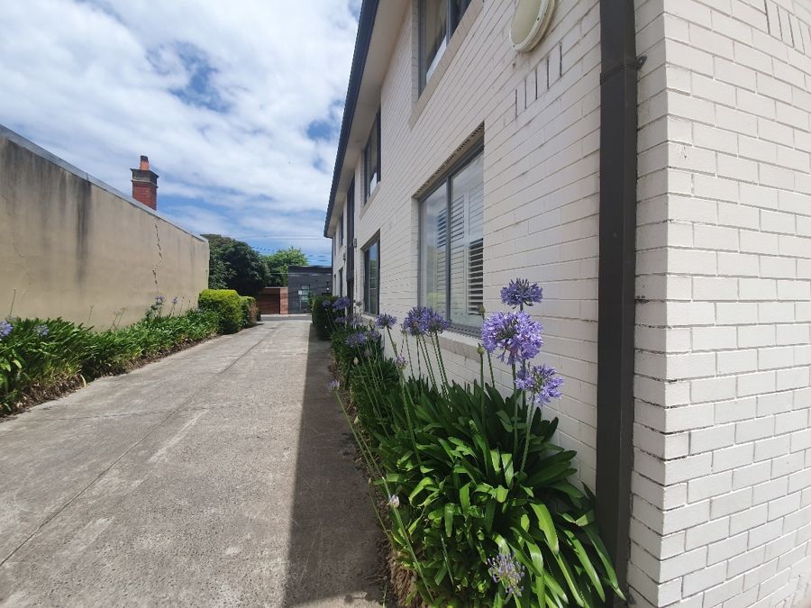 CLASSIC BLOCK, FANTASTIC LOCATION!