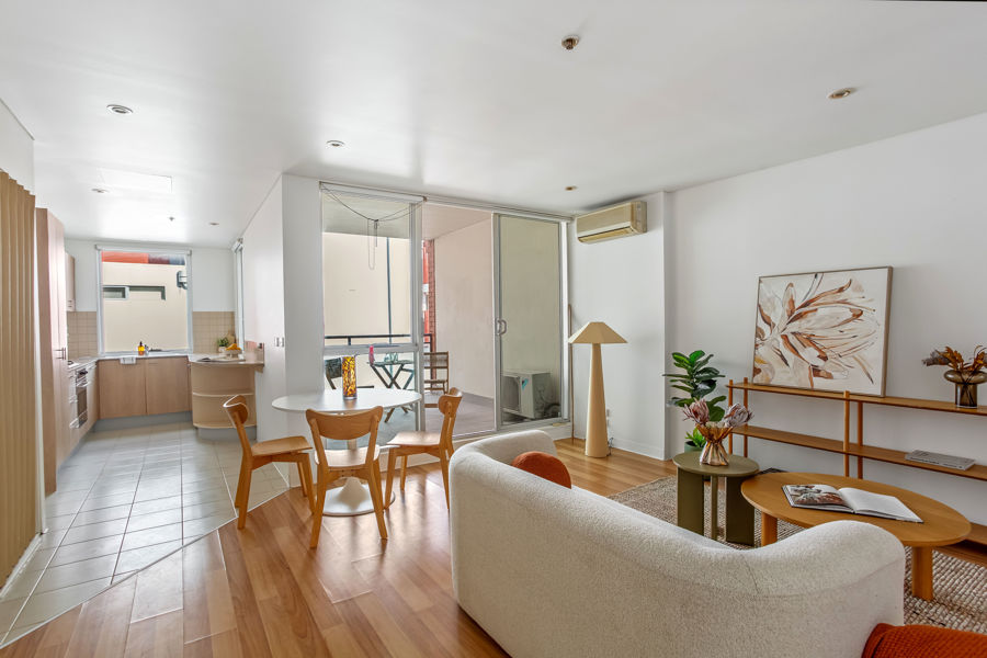 A STATEMENT APARTMENT OPPOSITE PARK