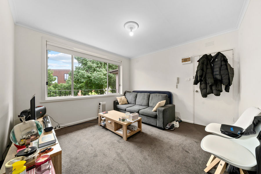 STYLISH LIVING, CONVENIENT LOCATION!