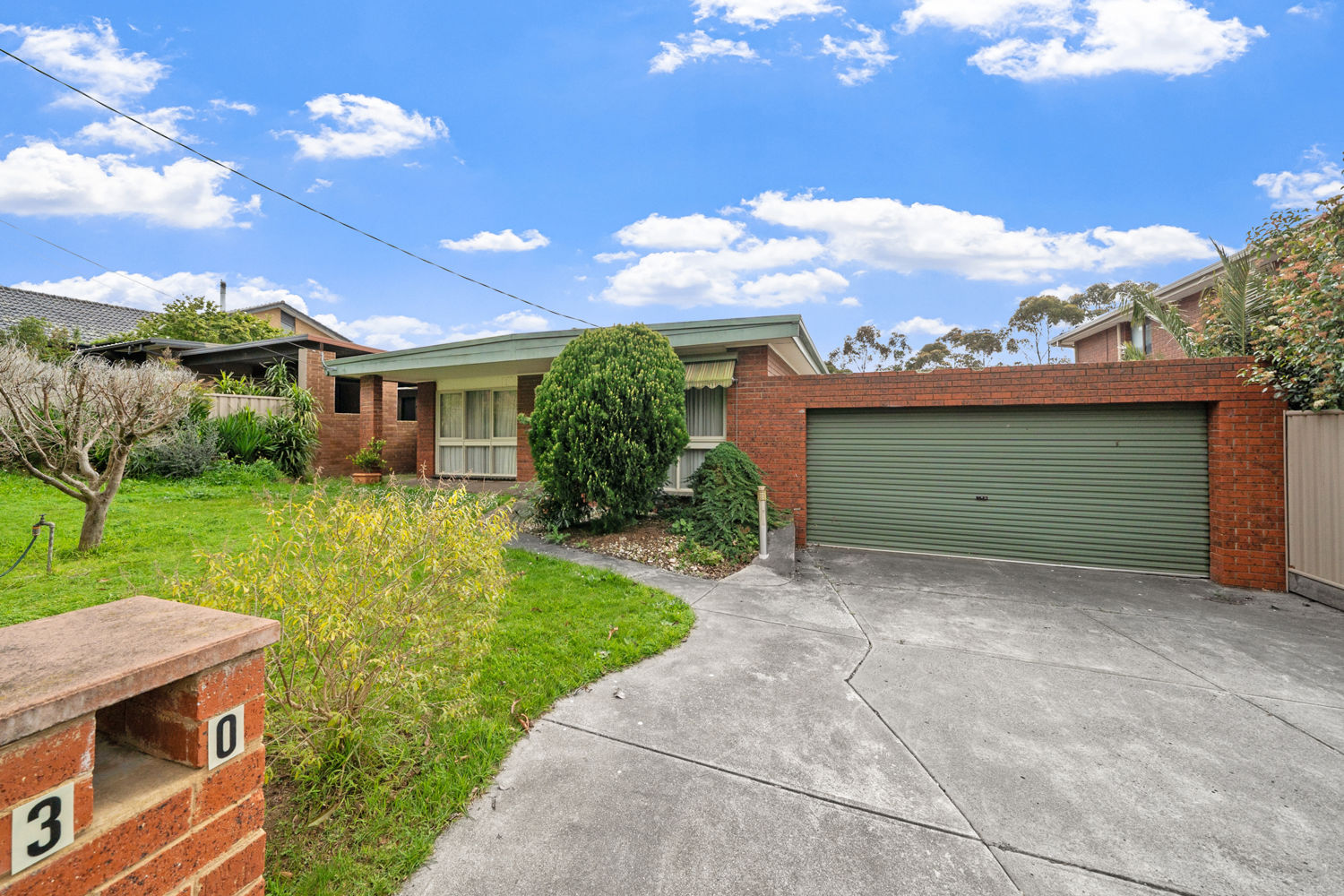 SPACIOUS FAMILY LIVING ON AN EXCEPTIONAL 840M² BLOCK