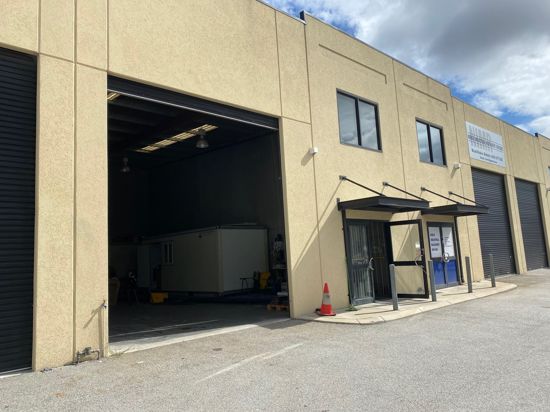 GREAT SPACE - BRILLIANT LOCATION JUST OFF THE FREEWAY