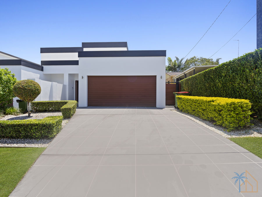 LARGE DUPLEX WITH NO BODY CORP, IN THE HEART OF SOUTHPORT!!!