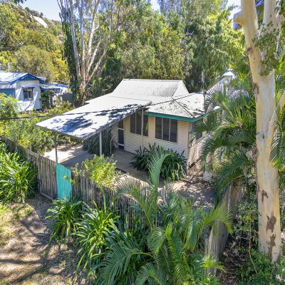 ISLAND LIVING &NDASH; CHARACTER HOME WITH TROPICAL SURROUNDS