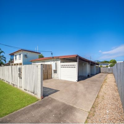 SPACIOUS END UNIT WITH PRIVATE COURTYARD & STRONG RENTAL RETURN