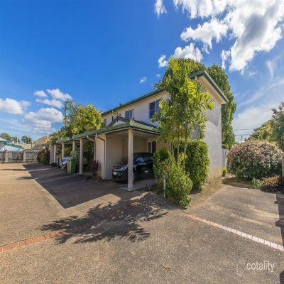 NEAT TOWNHOUSE IN GREAT SUBURB