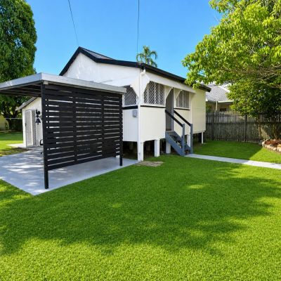 CHARMING COTTAGE ON A HUGE 1,012SQM ALLOTMENT