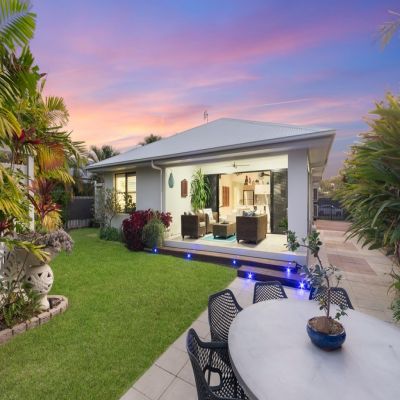 PRIVATE FAMILY OASIS BACKING ONTO RESERVE
