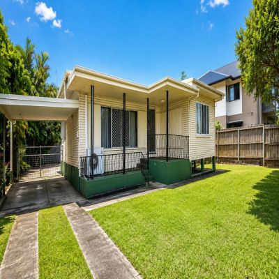CHARACTER HOME WITH MASSIVE SHED ON A 1,012M&SUP2; ALLOTMENT &NDASH; PACKED WITH POTENTIAL IN THE HEART OF AITKENVALE
