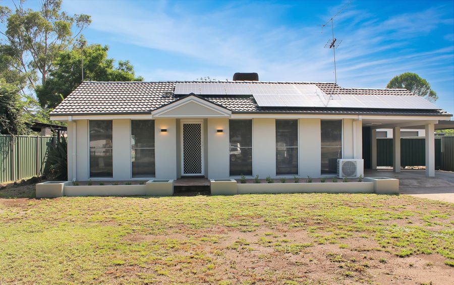 FRESHLY PAINTED WITH NEW CARPET FAMILY HOME LOCATED IN SATUR WITH AN IN-GROUND POOL!