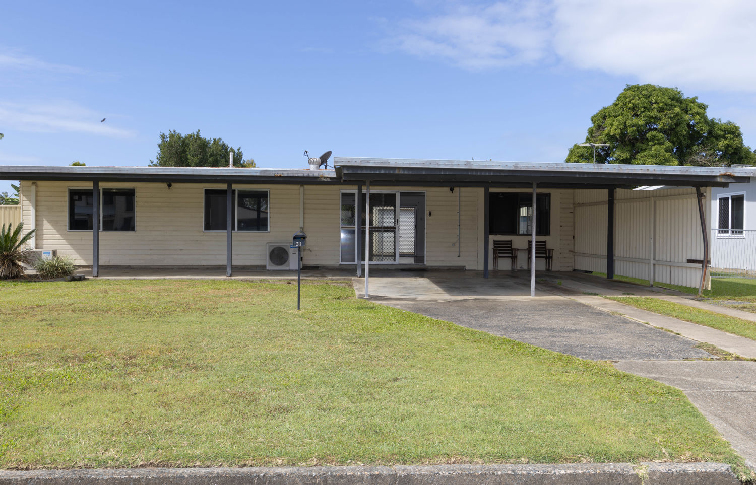 RENOVATORS 3 BEDROOM HOME CLOSE TO BEACHES AND MACKAY