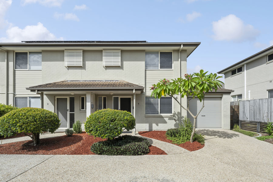 UNIQUE PARK LIKE SETTING - YOU WON'T FEEL LIKE THIS IS A TOWNHOUSE!