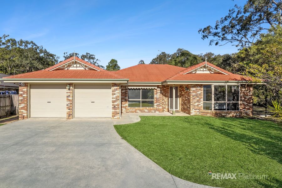 MAKE A SPLASH IN PARKRIDGE - 961M² WITH POOL & PARKLAND BEHIND