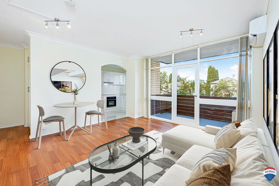 **JUST MOVE IN, FULLY RENOVATED UNIT