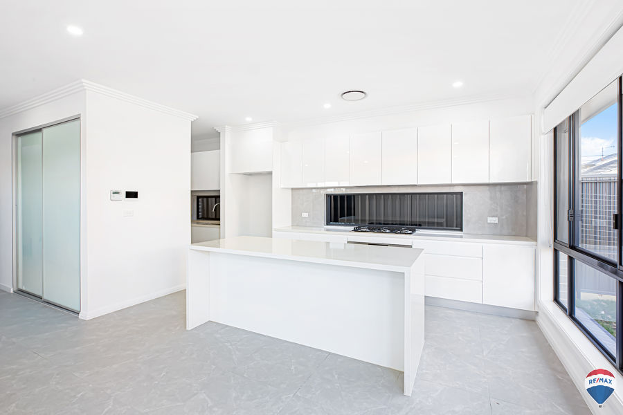 BRAND NEW LUXURY TWO-STOREY HOME WITH BUTLER'S PANTRY, STUDY & AUTOMATIC GARAGE