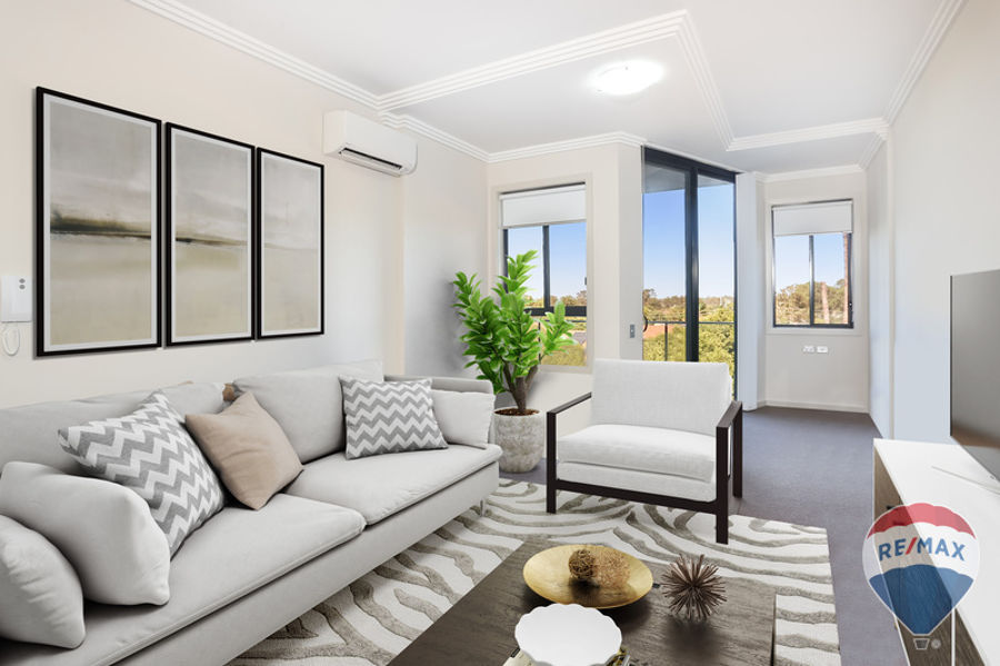 MODERN TWO-BEDROOM APARTMENT ACROSS FROM NEPEAN HOSPITAL -  PERFECT FOR FIRST HOME BUYERS, DOWNSIZERS, OR SAVVY INVESTORS.