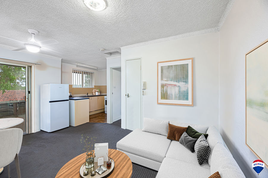 STYLISH AND LOW-MAINTENANCE 1-BEDROOM APARTMENT