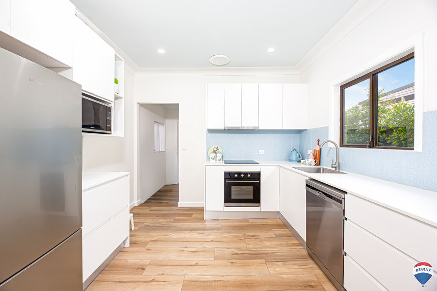 PERFECT LOCATION-JUST A STONE'S THROW FROM THE BUS STOP!