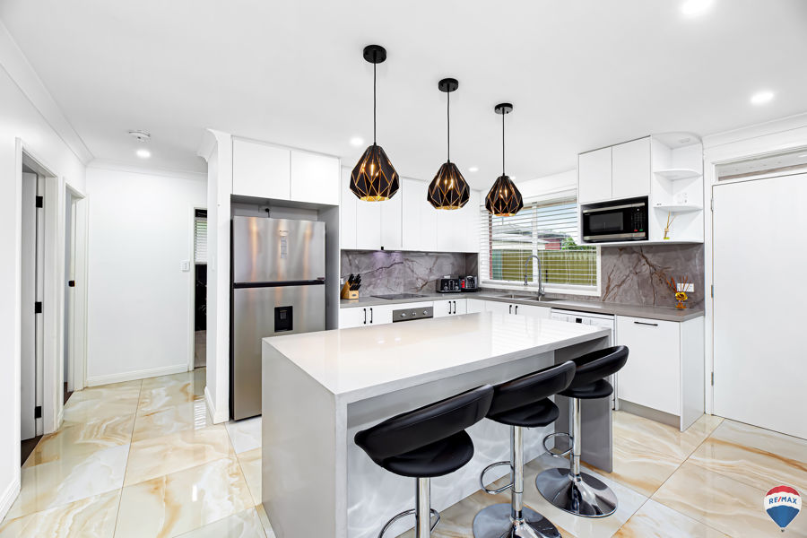 ** RENOVATED KITCHEN AND BATHROOM | WALK TO STATION