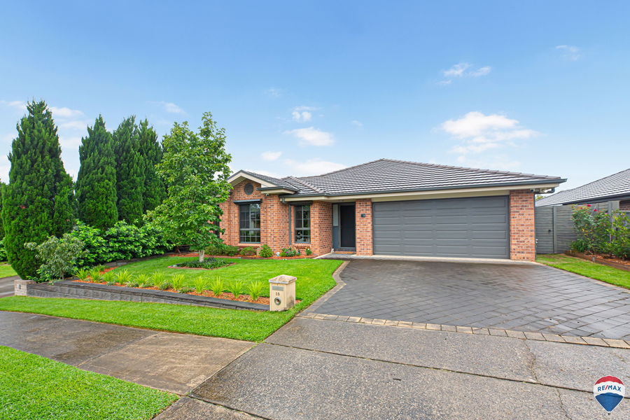 BUILT BY REPUTABLE BUILDER EDEN BRAE HOMES IN 2010 AND OFFERED TO THE MARKET FOR THE VERY FIRST TIME.