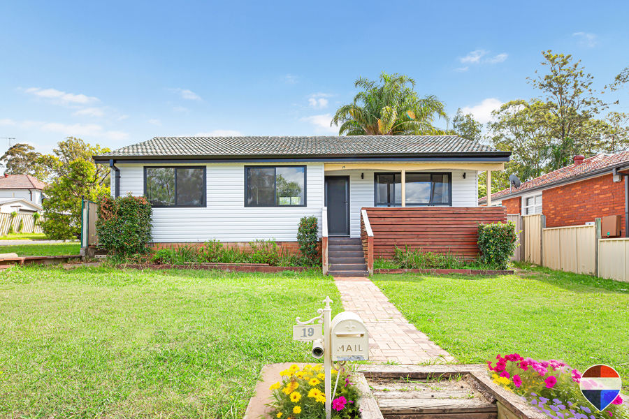 **RENOVATED HOME | WALK TO TRAIN STATION AND IDEAL FOR A GROWING OR BLENDED FAMILY