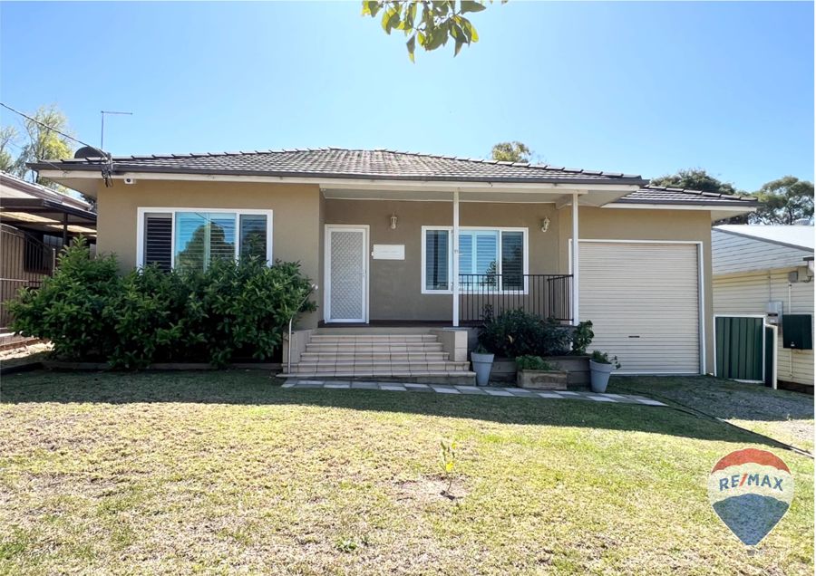 **WALK TO TRAIN STATION | WATER AND INTERNET INCLUDED