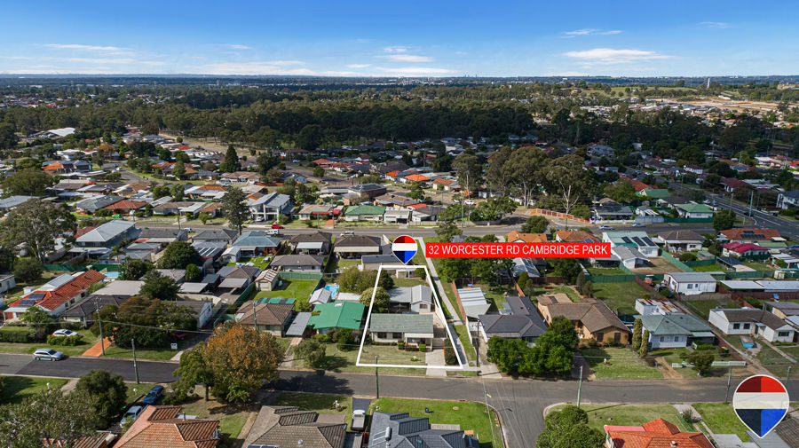 **SPACIOUS FAMILY HOME ON 696SQM WITH DUPLEX POTENTIAL (STCA) - IDEAL FOR INVESTORS & GROWING FAMILIES