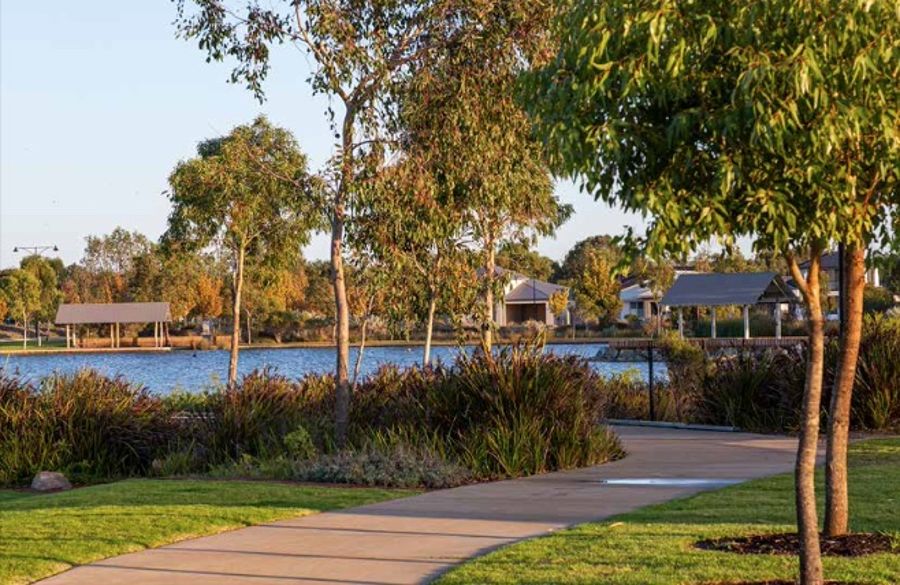 DUAL OCCUPNACY IN BEAUTIFUL NEW ESTATE - AUSTIN LAKES - SOUTH YUNDERUP WA