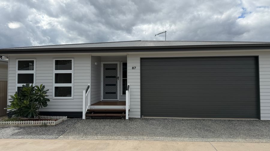 EASY LIVING AT OVER 50'S VILLAGE!