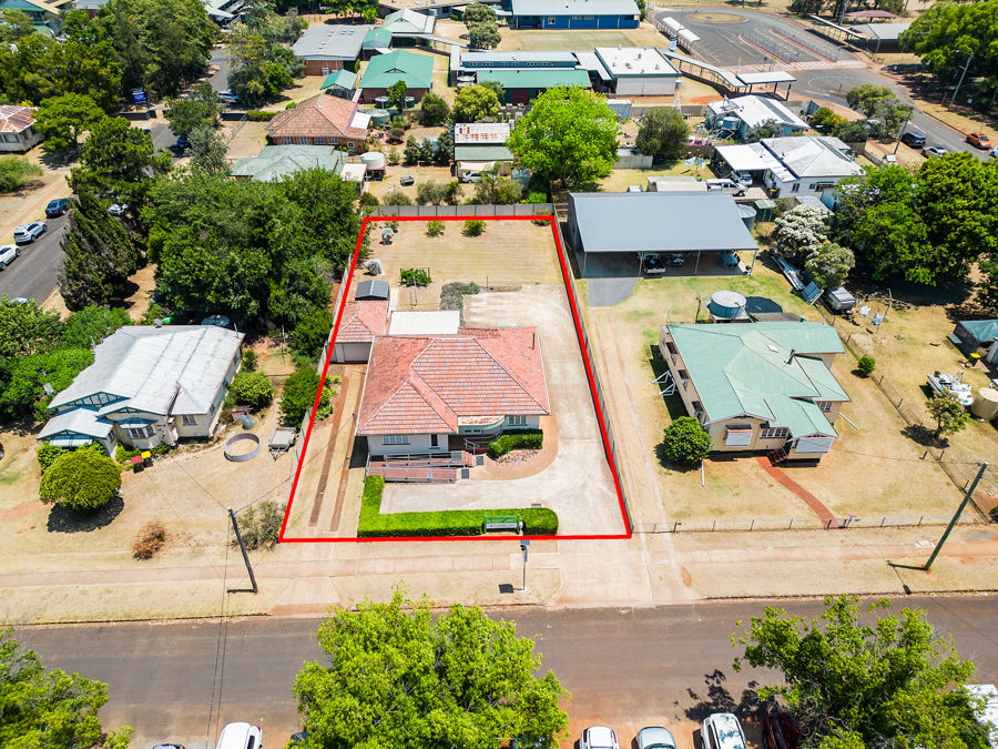 MOVE IN TODAY TO THIS 1174SQM BUSINESS-READY OR RESIDENTIAL PROPERTY IN KINGAROY