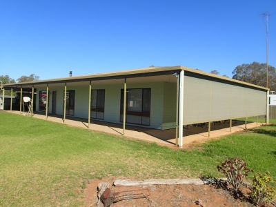 EASY LIVING ON LARGE BLOCK